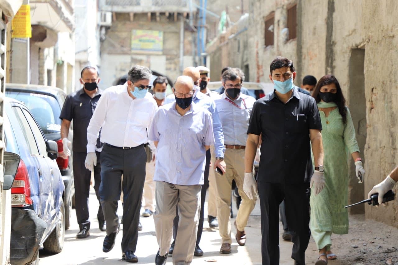 Coronavirus Outbreak : दिल्ली में एलजी और सीएम के बीच तकरार तेज, जानें क्या है मामला