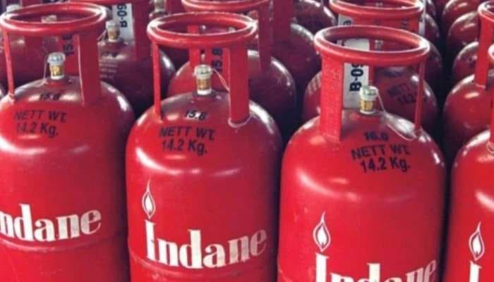 LPG Cylinder: गैस सिलेंडर बुक करने पर मिलेगा Rs 900 का कैशबैक, बस करना होगा यह काम