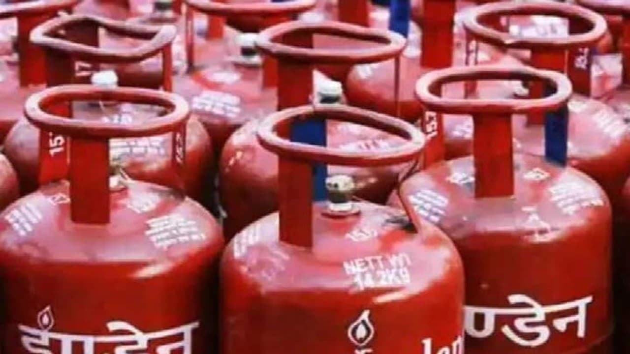 LPG Gas Connection price hike : अब एलपीजी का नया कनेक्शन लेना भी हुआ महंगा, जानिए कितना देना होगा पैसा