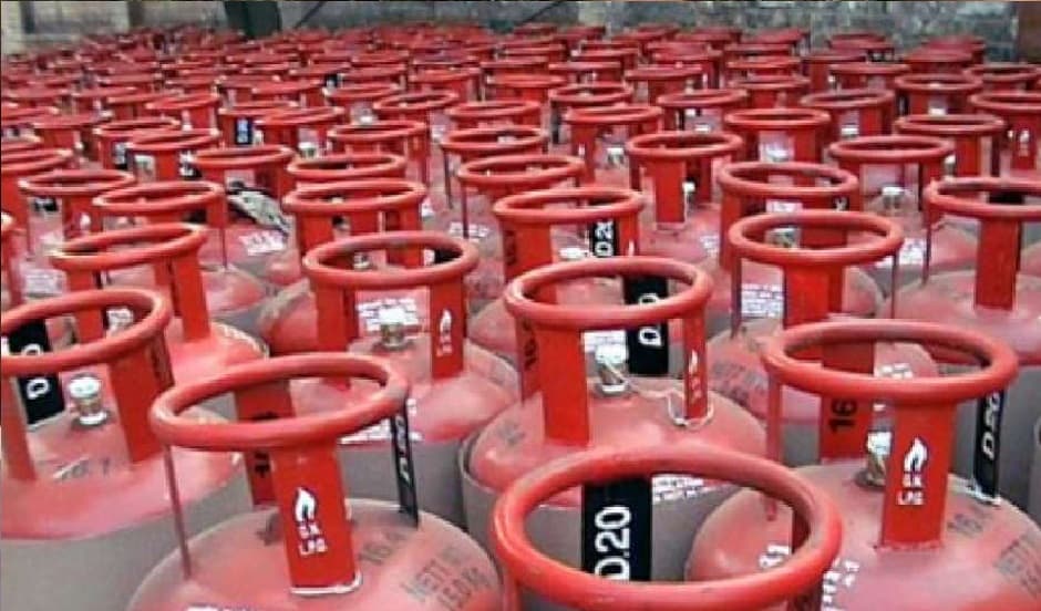दिवाली से पहले महंगाई की मार! LPG सिलेंडर की कीमत में ₹100 की बढ़ोत्तरी, अपने शहर का हाल
