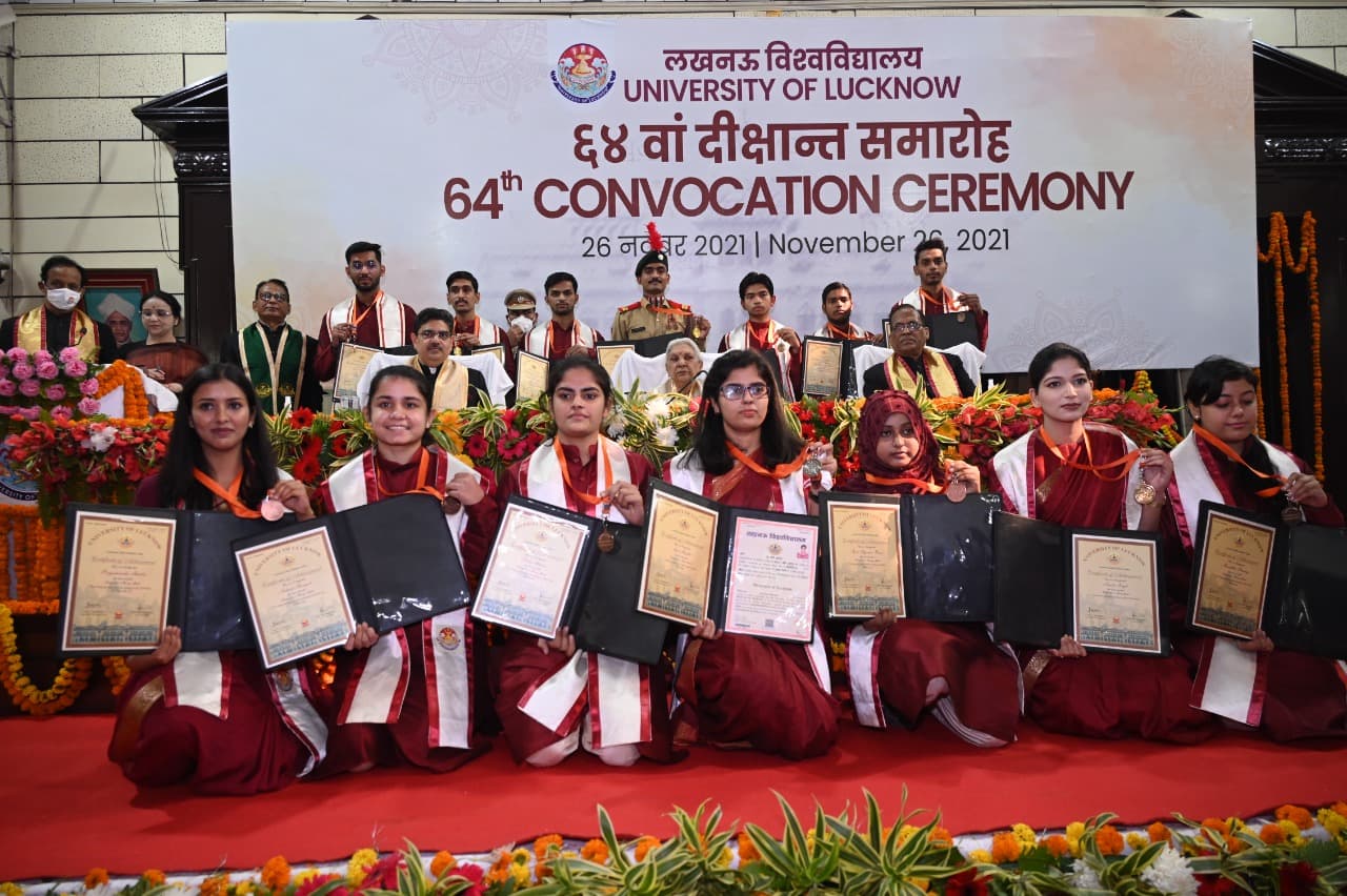 LU के 64वें दीक्षांत में दिखे कई तरह के रंग, 34811 डिग्री बंटीं, साल 2021 की उपलब्धियों से गुलज़ार हुआ माहौल