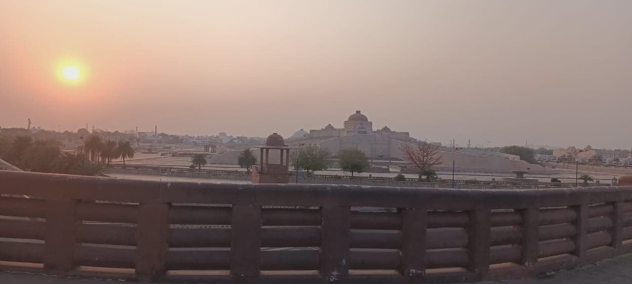 UP Weather Update: यूपी में उमस भरी गर्मी के बीच तेज हवा-बारिश के आसार, इन जनपदों को लेकर अलर्ट जारी