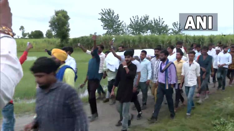 लखीमपुर खीरी: परिवार ने दोनों बेटियों का किया अंतिम संस्कार, शासन से 16 लाख की आर्थिक मदद का ऐलान