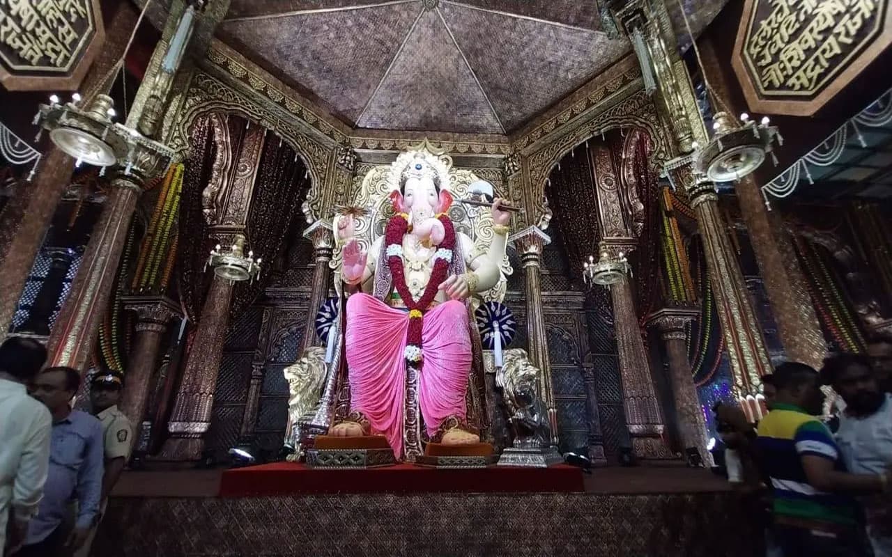 Ganesh Chaturthi 2023, Lalbaug cha Raja First Look: सजा 'लालबागचा राजा' का दरबार, यहां देखें Viral Photos