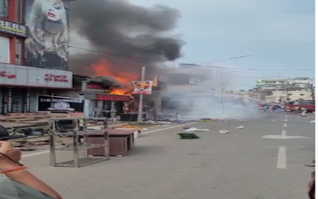 रांची के गैस रिफिलिंग सेंटर में रखा सिलेंडर किया ब्लास्ट, धू-धू कर जलने लगी दुकान