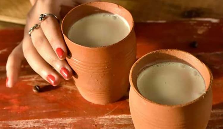 Indian Railways : 16 साल बाद ट्रेनों और रेलवे के प्लेटफॉर्म पर एक बार ले सकेंगे 'लालू के कुल्हड़' में चाय की चुस्की