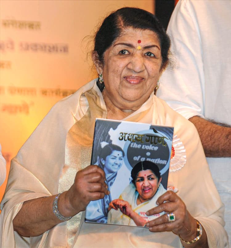 Lata Mangeshkar का वो गाना जिसे सुनकर नेहरू भी रो पड़े