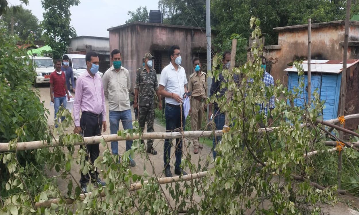 Coronavirus in Jharkhand : लातेहार के अहीरपुरवा मोहल्ले में कोरोना संक्रमित मिलने से प्रशासन सजग, सभी रास्तों को किया सील