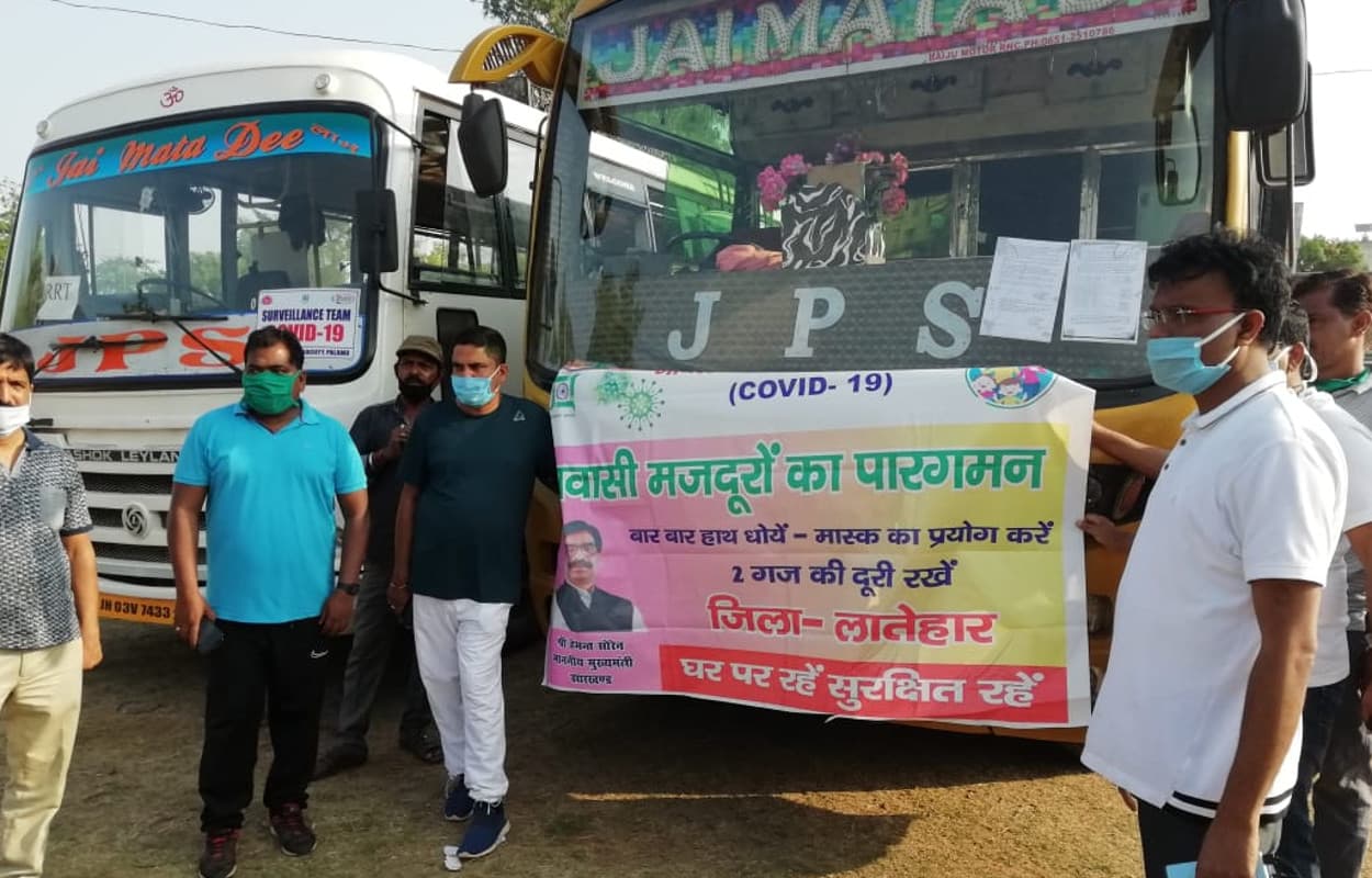 Lockdown : ओड़िशा व छत्तीसगढ़ में फंसे लातेहार के हजारों लोग बस से आयेंगे वापस, पांच बसों की हुई रवानगी