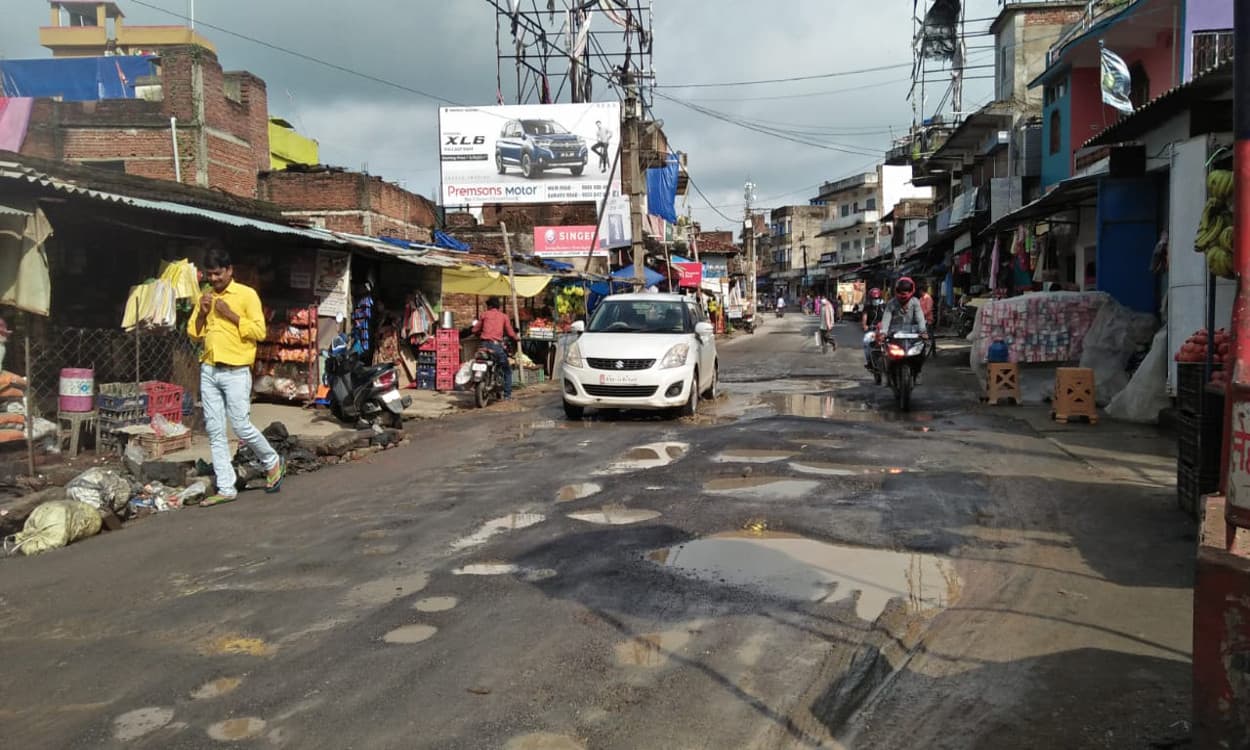 Common Man Issues : जाम से राहत के लिए मालवाहक व भारी वाहनों के धनबाद शहर में प्रवेश पर 24 घंटे की पाबंदी