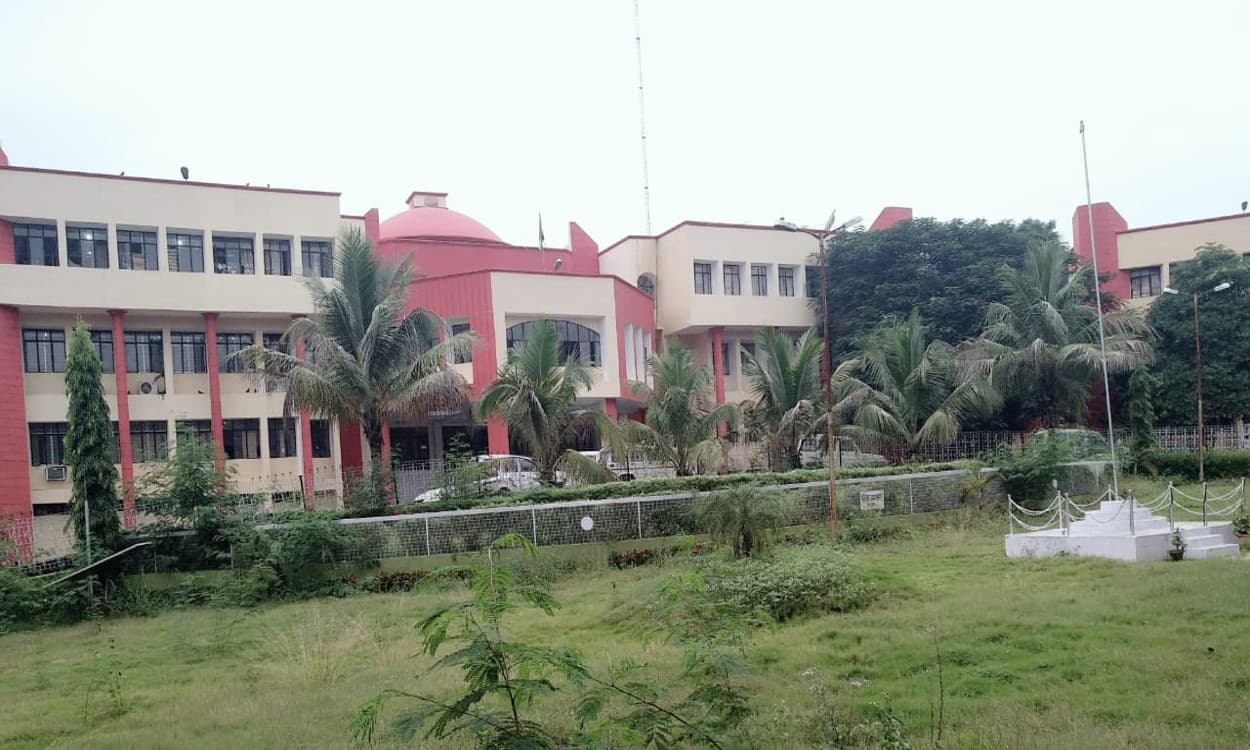 महुआडांड़ में अल्पसंख्यक छात्रवृत्ति घोटाला मामले में डीसी ने की कार्रवाई, वेलफेयर सुपरवाइजर के सभी अधिकार जब्त