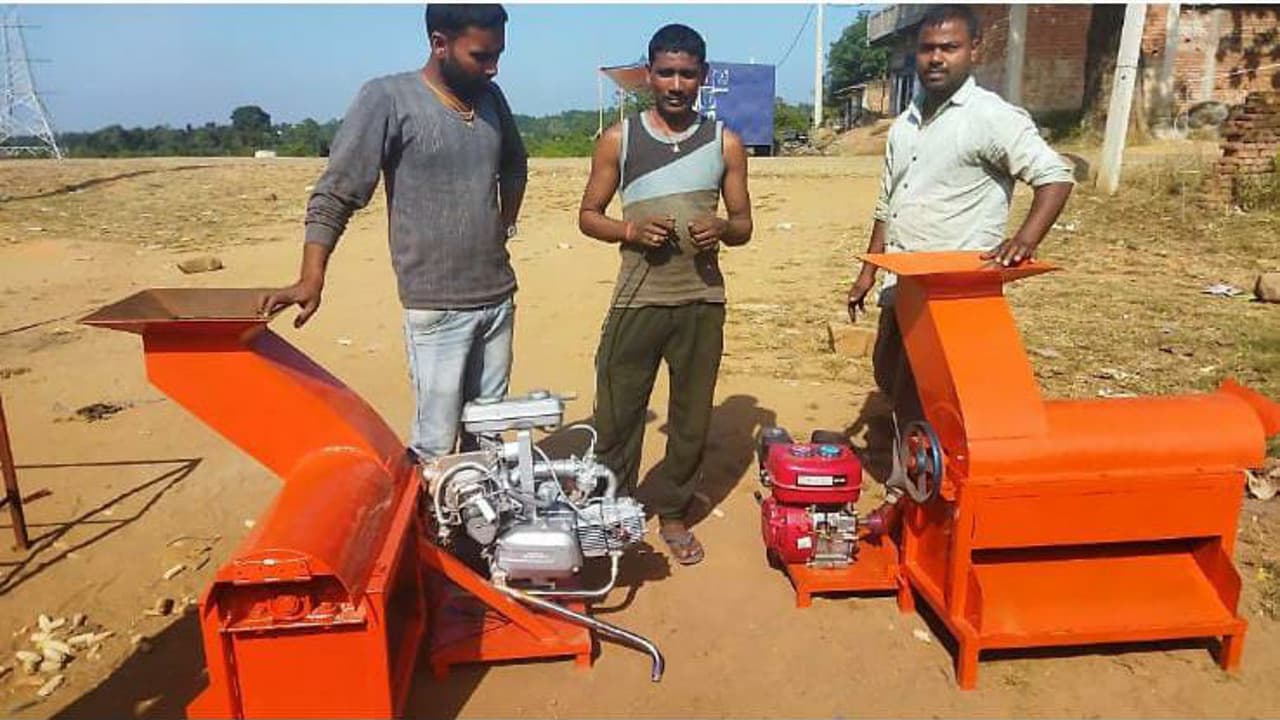 Jharkhand News: देसी जुगाड़ से लातेहार के बुधन ने बनायी मशीन, मकई से दाने होंगे अलग, किसानों को होगी सुविधा