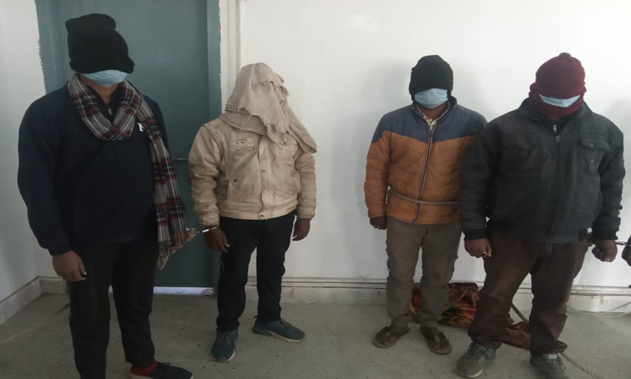 इंटरस्टेट गैंग के 4 तस्कर बालूमाथ से गिरफ्तार, लाखों की अफीम बरामद