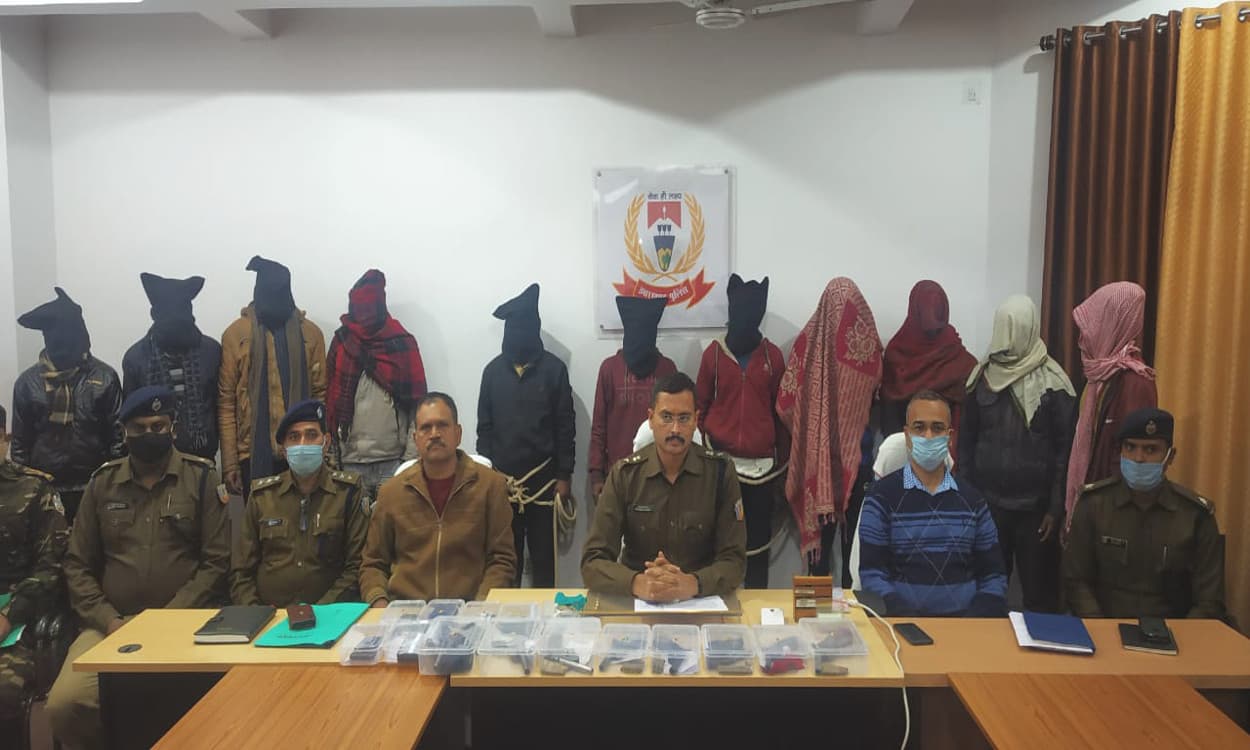 Jharkhand Crime News : लातेहार की पुलिस ने क्रिमिनल सुजीत सिन्हा और अमन साव गिरोह की तोड़ी कमर, 11 आरोपियों को किया गिरफ्तार