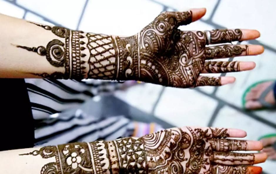 Latest Mehndi Designs For Sawan: इस सावन माह इन आर्कषक और लेटेस्ट मेहंदी डिजाइन्स से खुद को बनाएं और खूबसूरत