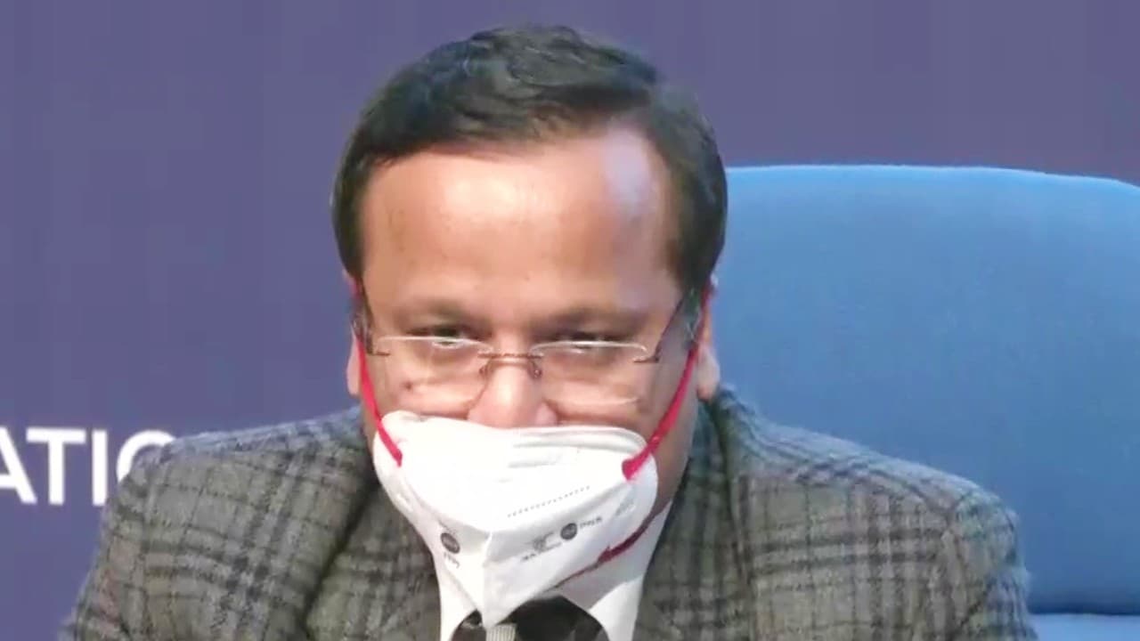 भारत में तेजी से बढ़ रहे ओमिक्रॉन वैरिएंट के मामले, 11 राज्यों में 101 केस मिलने के बाद बढ़ी सरकार की टेंशन