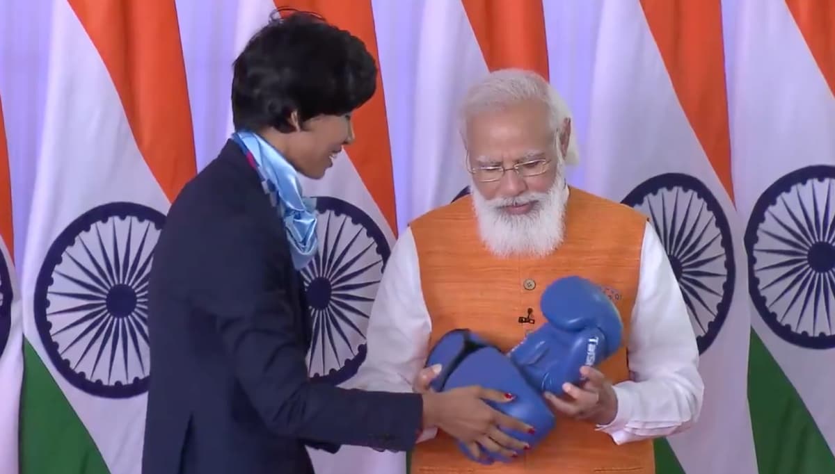 नीलामी में ओलिंपियन लवलीना बोरगोहेन के दस्तानों की सबसे ऊंची बोली, यहां जानें इसकी कीमत