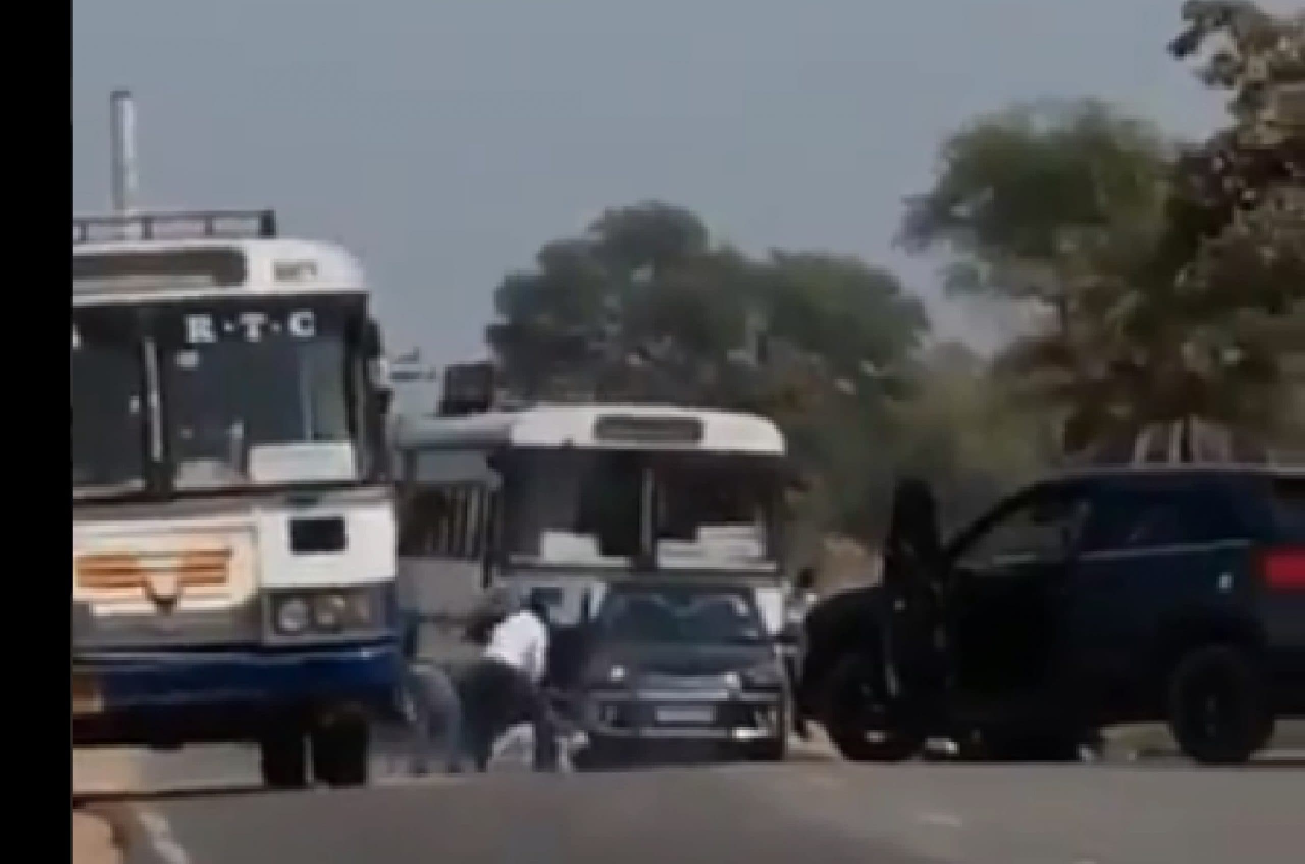 Telangana Lawyer Couple Killed :  वकील दंपती को दिन दहाड़े सड़क पर चाकू से गोदा, हाईकोर्ट ने सरकार पर खड़ा किया सवाल