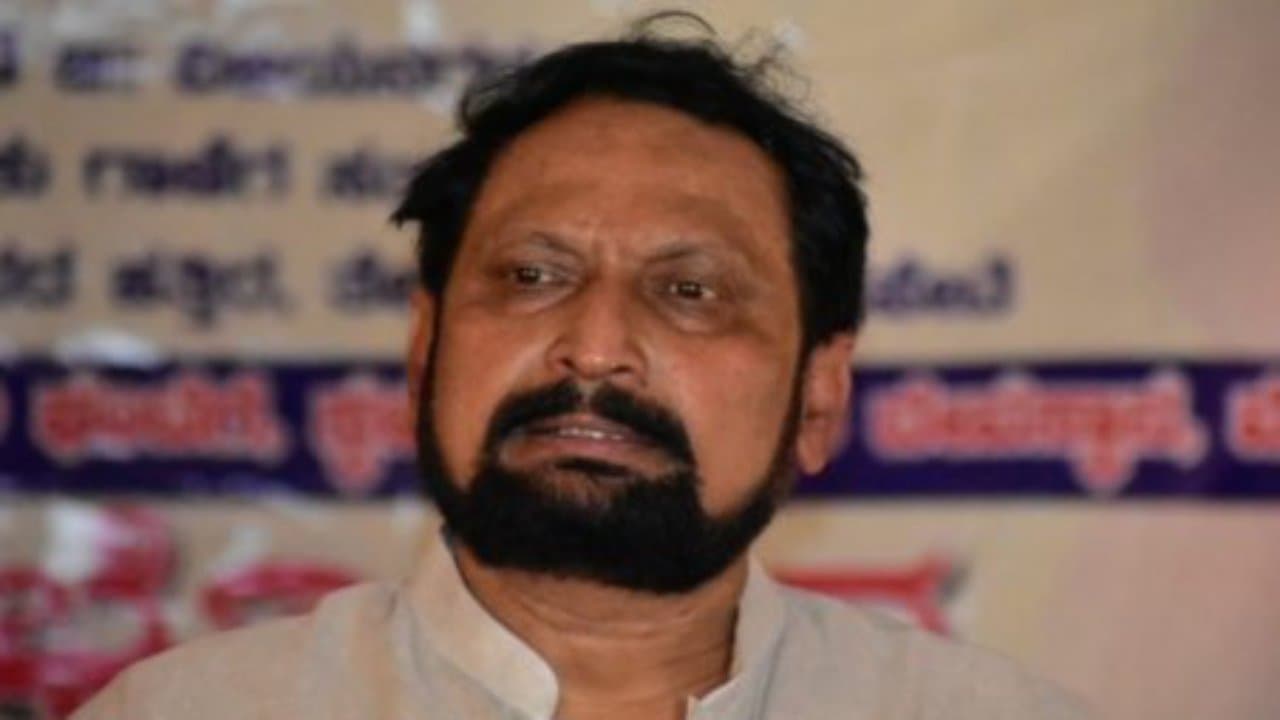 कांग्रेस ज्वाइन करेंगे कर्नाटक के पूर्व डिप्टी सीएम लक्ष्मण सावदी, सिद्धरमैया ने भाजपा पर लगाया आरोप