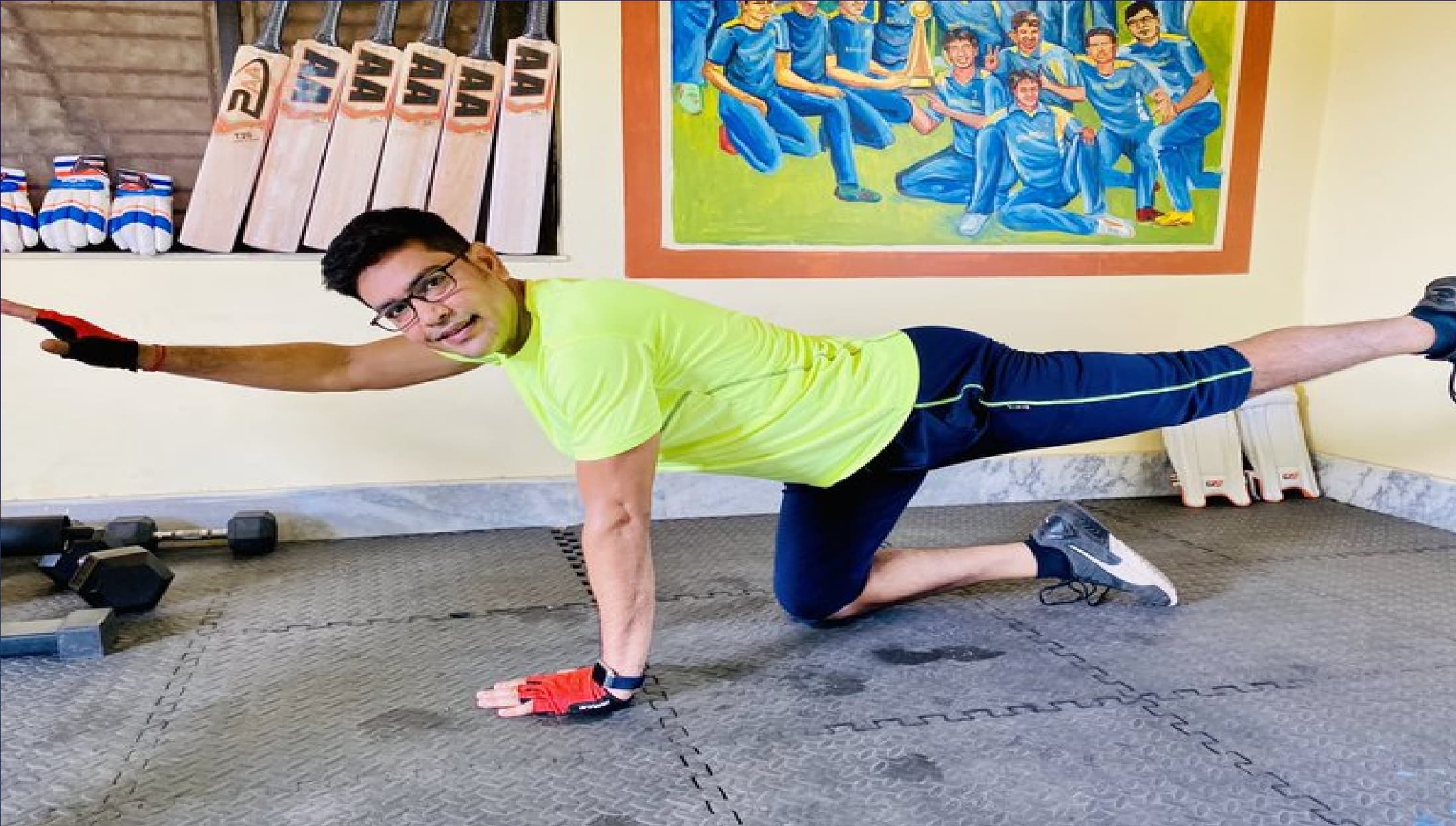 क्रिकेटरों को लंबे बाल रखने और सोशल मीडिया इस्तेमाल करने पर रोक, बंगाल के पूर्व खेल मंत्री का कड़ा फरमान