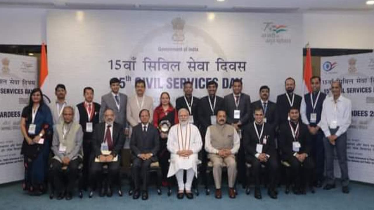 PM Award से सम्मानित हुए पलामू के लक्ष्मीकांत, ग्राम स्वराज अभियान में बेहतर कार्य के लिए मिला सम्मान