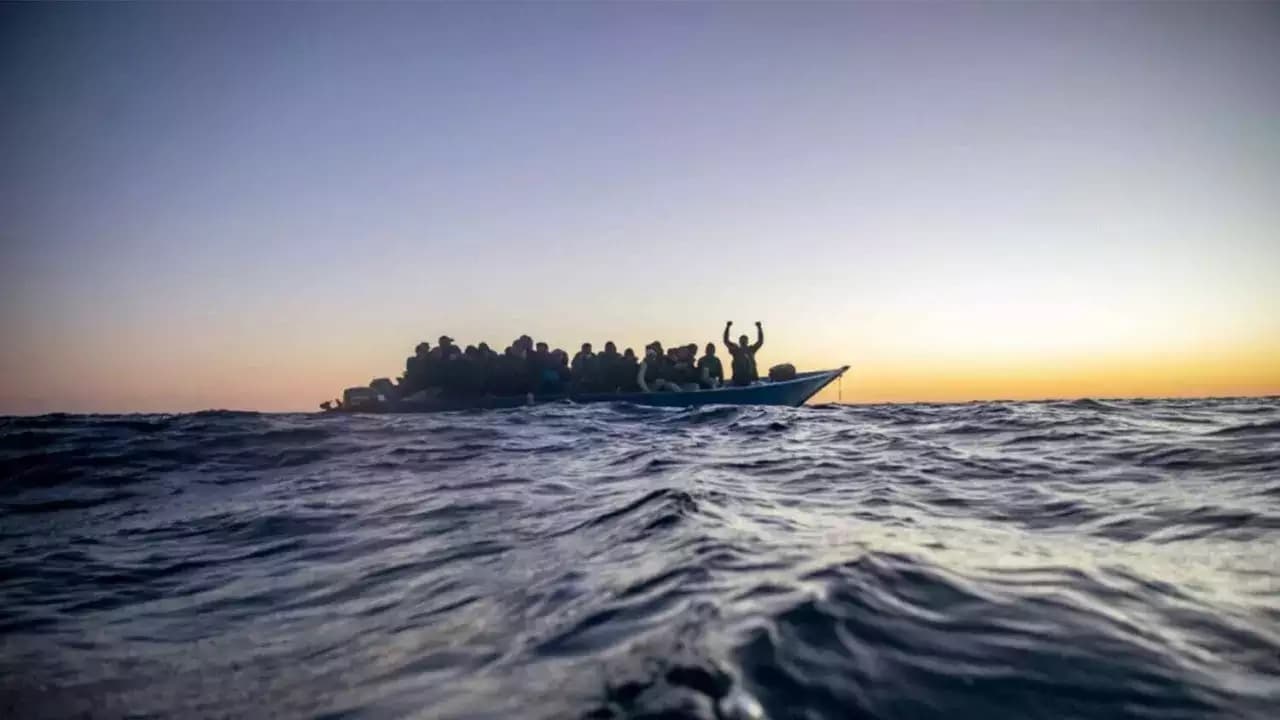 Lebanon Refugee Boat Sinks: सीरिया के पास समुद्र में नाव पलटने से 73 की मौत, 20 लोगों को जिंदा बचाया गया