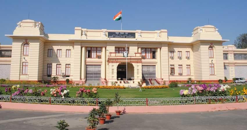 भाजपा ने कसा तंज तो भड़ककर बोलीं राबड़ी- लालू प्रसाद शेर, बिहार में ‘भ्रष्टाचारी चूहे’ पर हंगामा