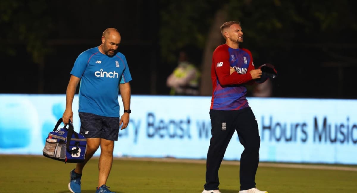 T20 WC: इंग्लैंड क्रिकेट टीम को बड़ा झटका, वर्ल्ड कप से बाहर हो सकता है यह खतरनाक गेंदबाज