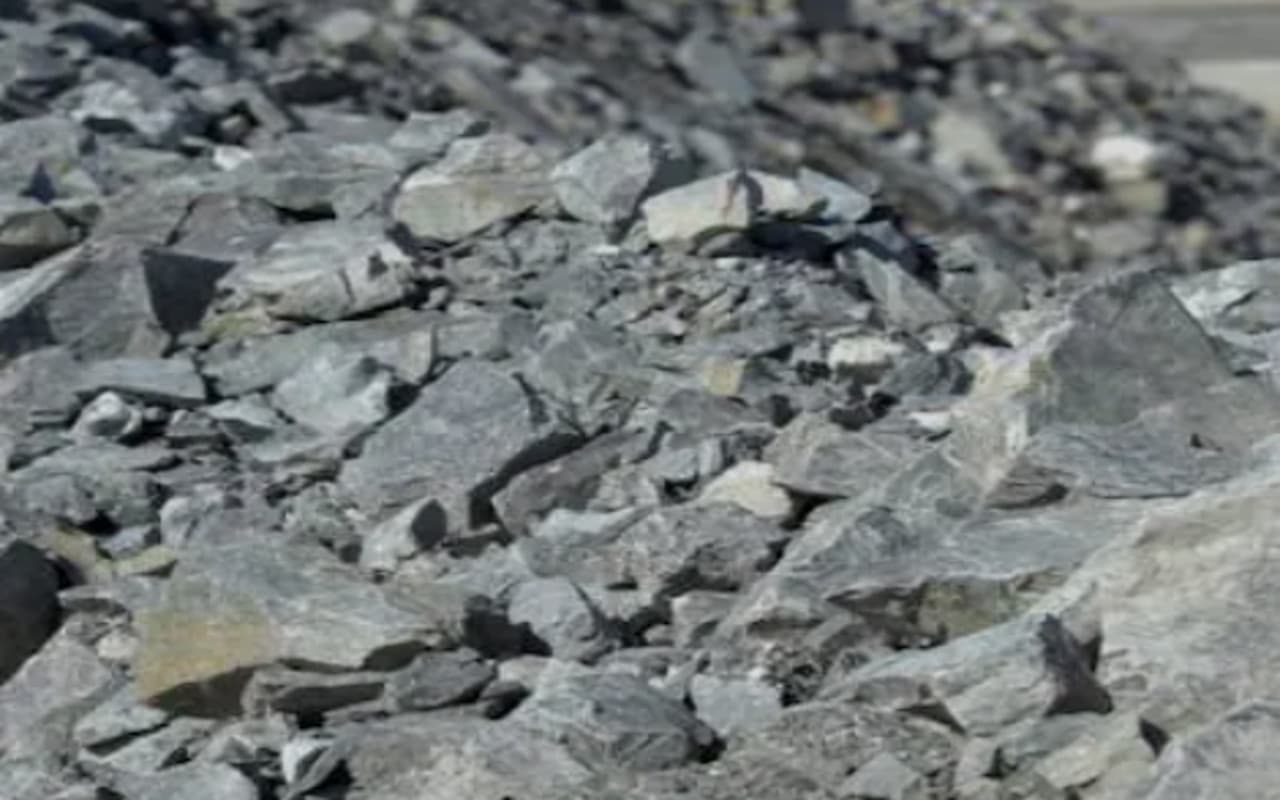इलेक्ट्रिक कारों को सस्ता करने में झारखंड की होगी बड़ी भूमिका, बैट्री के लिए लिथियम की हो रही खोज इलेक्ट्रिक कारों को सस्ता करने में झारखंड की होगी बड़ी भूमिका, बैट्री के लिए लिथियम की हो रही खोज
