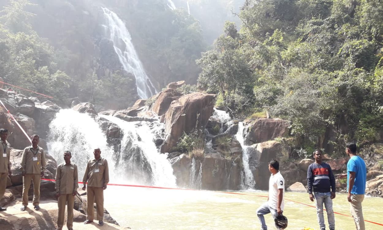 झारखंड के सबसे ऊंचे लोध फॉल में पर्यटकों के लिए घूमना हुआ महंगा, वन एवं पर्यटन विभाग आमने- सामने