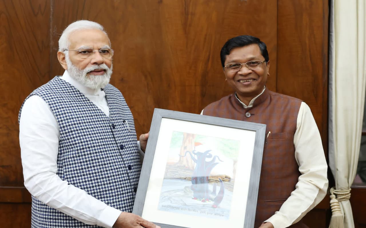 पीएम नरेंद्र मोदी से मिले लोहरदगा सांसद सुदर्शन भगत,गुमला में उद्योग की स्थापना कर पलायन रोकने में मदद की मांग