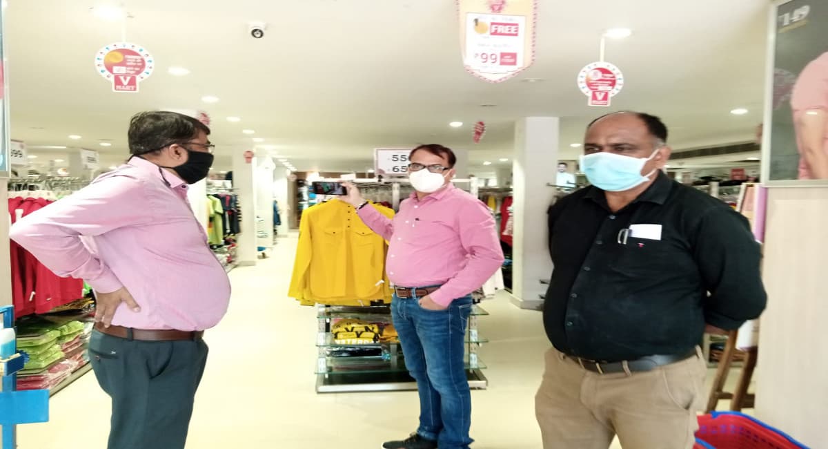 Jharkhand Weekend Lockdown: लोहरदगा में वीकेंड लॉकडाउन का हो रहा उल्लंघन, मॉल और दुकान खुले, लगा जुर्माना