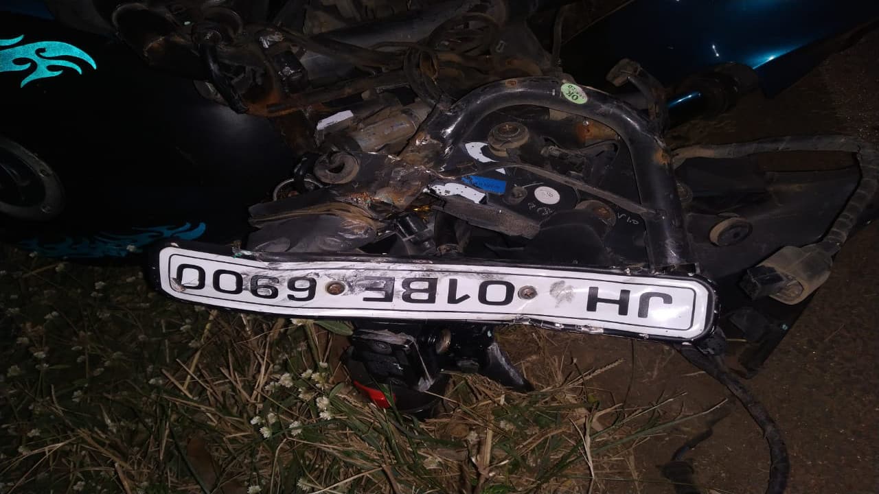 Jharkhand News: रांची से लोहरदगा आने के दौरान सड़क दुर्घटना में दो युवक की मौत, परिजनों का रो-रोकर बुरा हाल