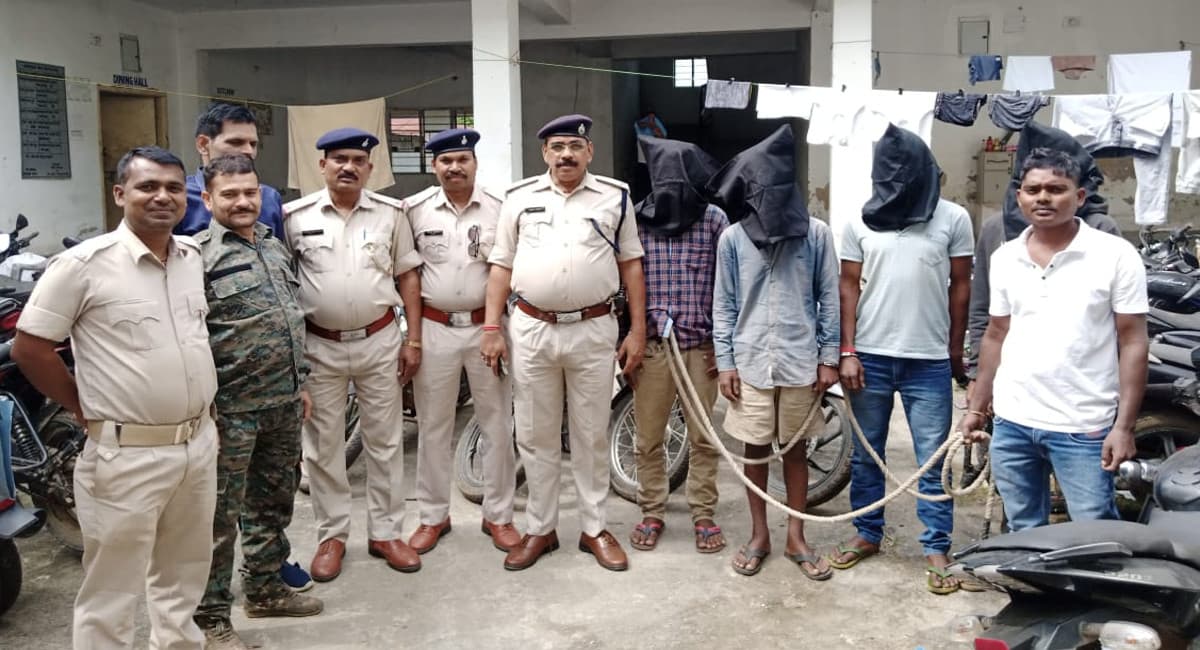 Jharkhand Crime News: इंटर डिस्ट्रिक्ट बाइक चोर गिरोह का खुलासा, 4 आरोपी समेत 4 बाइक बरामद