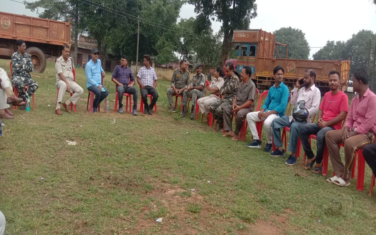 लोहरदगा में ग्रामीणों की सूझबूझ और प्रशासन की तत्परता से कायम रहा सौहार्द्र, जानें पूरा मामला