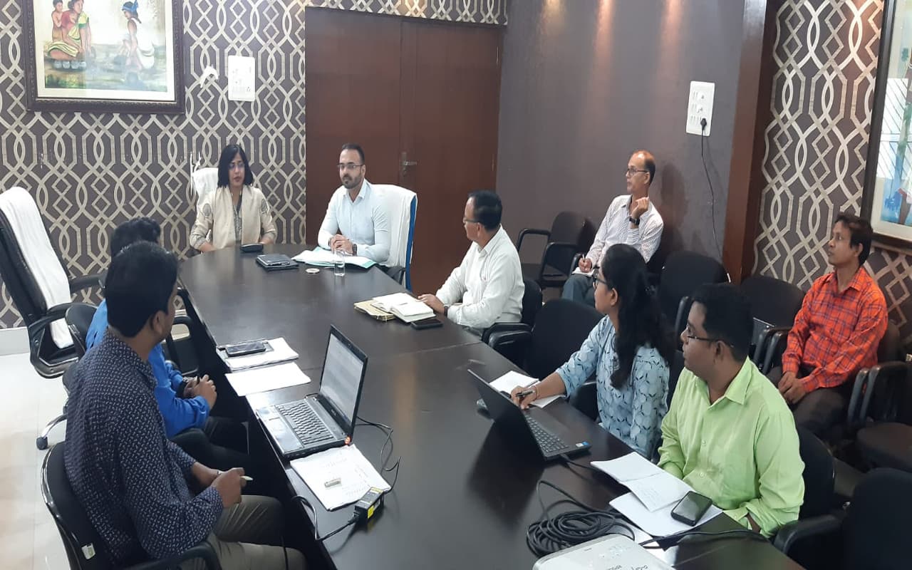सरकार आपके द्वार कार्यक्रम: लोहरदगा में IT और E-Governance सचिव ने की समीक्षा बैठक, दिये कई निर्देश