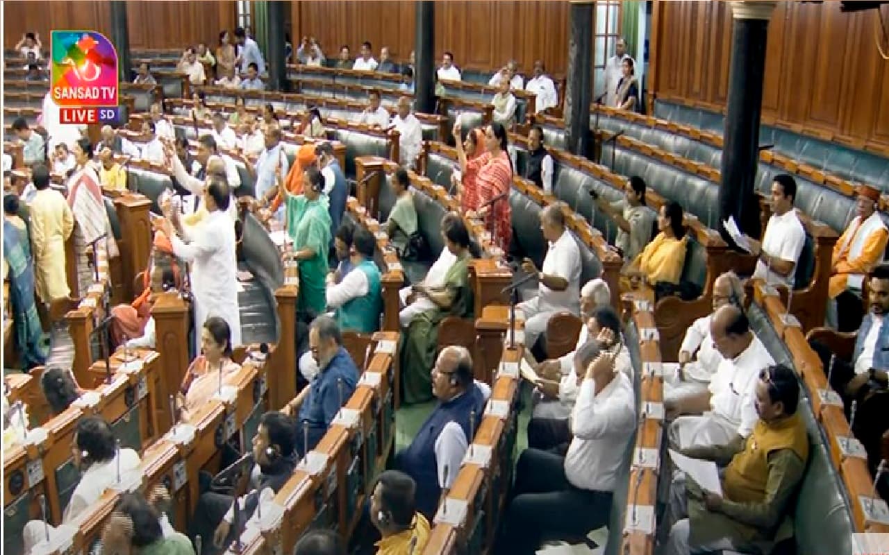 लोकसभा में दिल्ली अध्यादेश बिल सोमवार को अमित शाह करेंगे पेश, AAP समेत ये दल कर रहे हैं विरोध