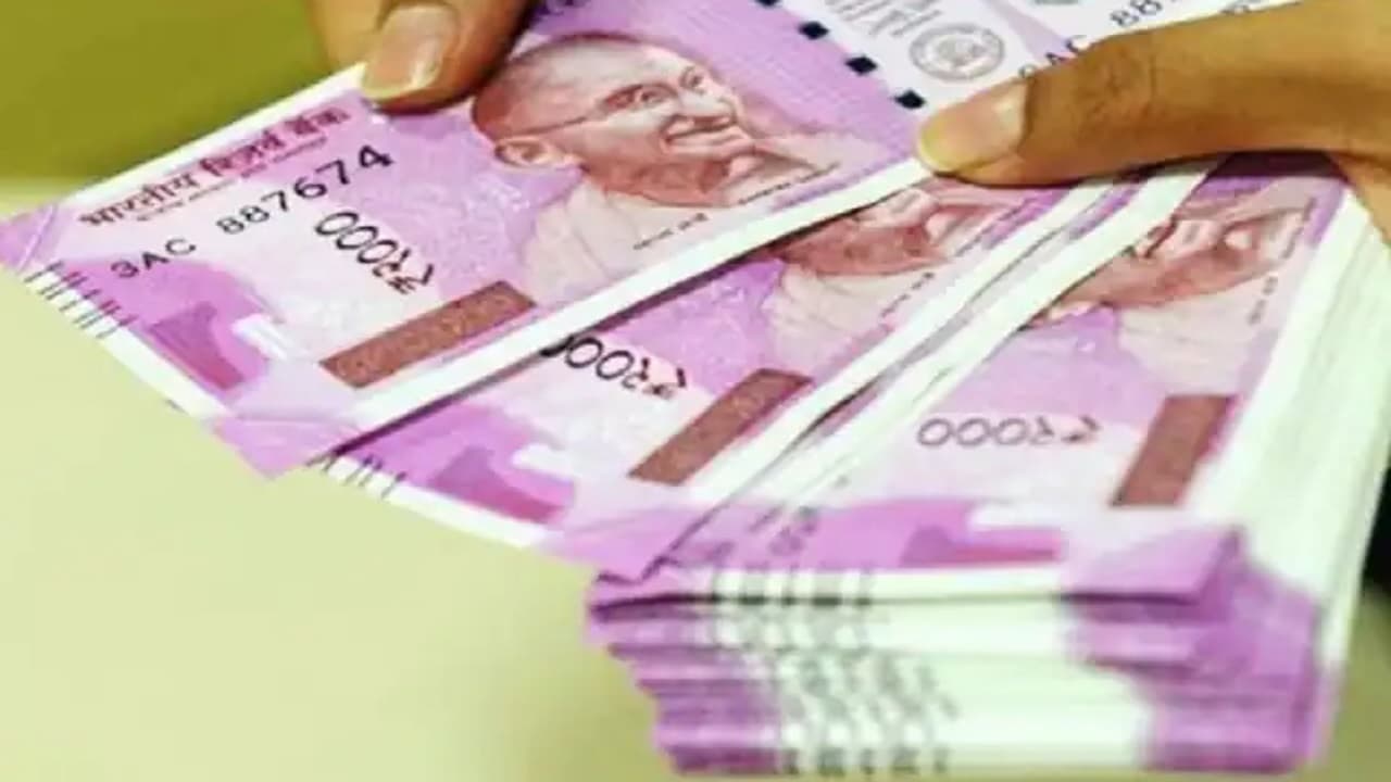 Kerala: लोन डिफाल्ट नोटिस मिलने के कुछ ही घंटों बाद खुली मछली विक्रेता की किस्मत, लगी 70 लाख की लॉटरी