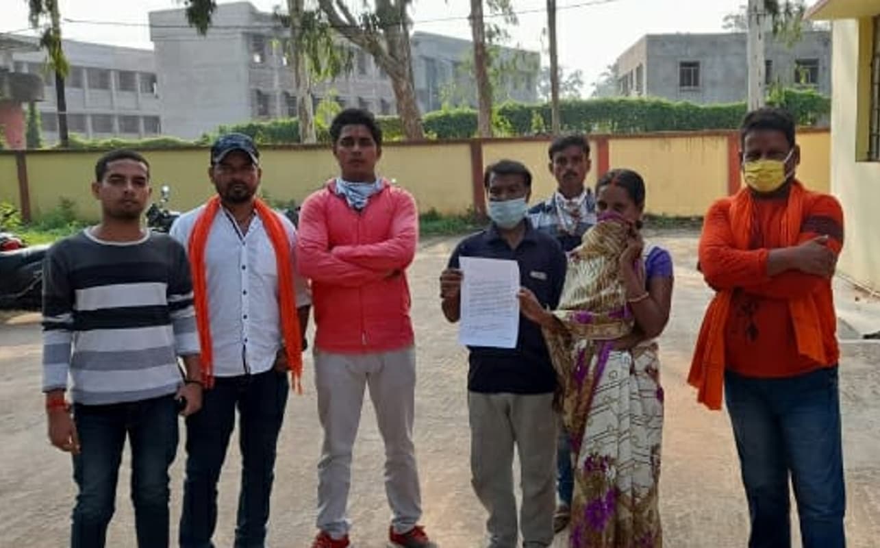 नाबालिग दलित लड़की का अपहरण, पिता ने कहा : धर्म परिवर्तन कर शादी की साजिश, हिंदू संगठनों में आक्रोश नाबालिग दलित लड़की का अपहरण, पिता ने कहा : धर्म परिवर्तन कर शादी की साजिश, हिंदू संगठनों में आक्रोश