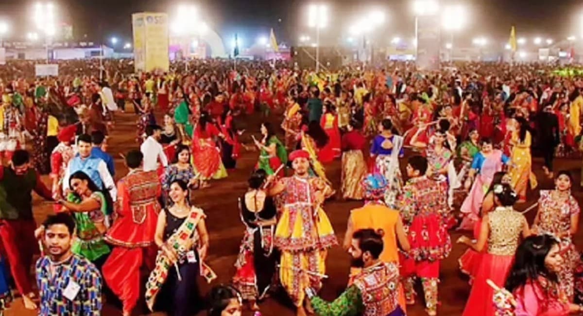 गरबा में लव जेहाद! इंदौर में गरबा से चार मुस्लिम युवकों की गिरफ्तारी पर उठ रहे सवाल