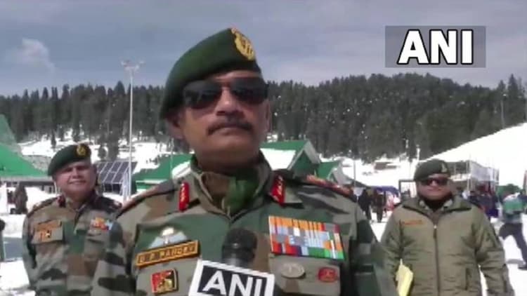 Jammu Kashmir: घाटी में पर्यटकों की संख्या में भारी इजाफा, पत्थरबाजी की घटनाएं अब बीते दिनों की बात