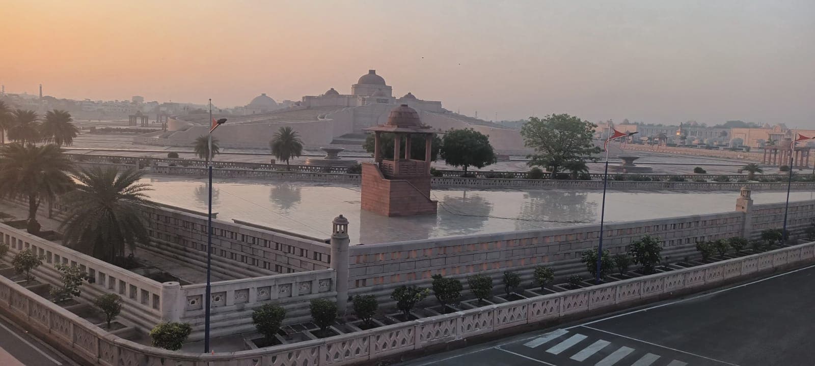 UP Weather Update: यूपी में बदला मौसम, लखनऊ-कानपुर सहित अन्य जगह बारिश, तेज हवाएं और आंधी बढ़ाएंगी मुश्किलें