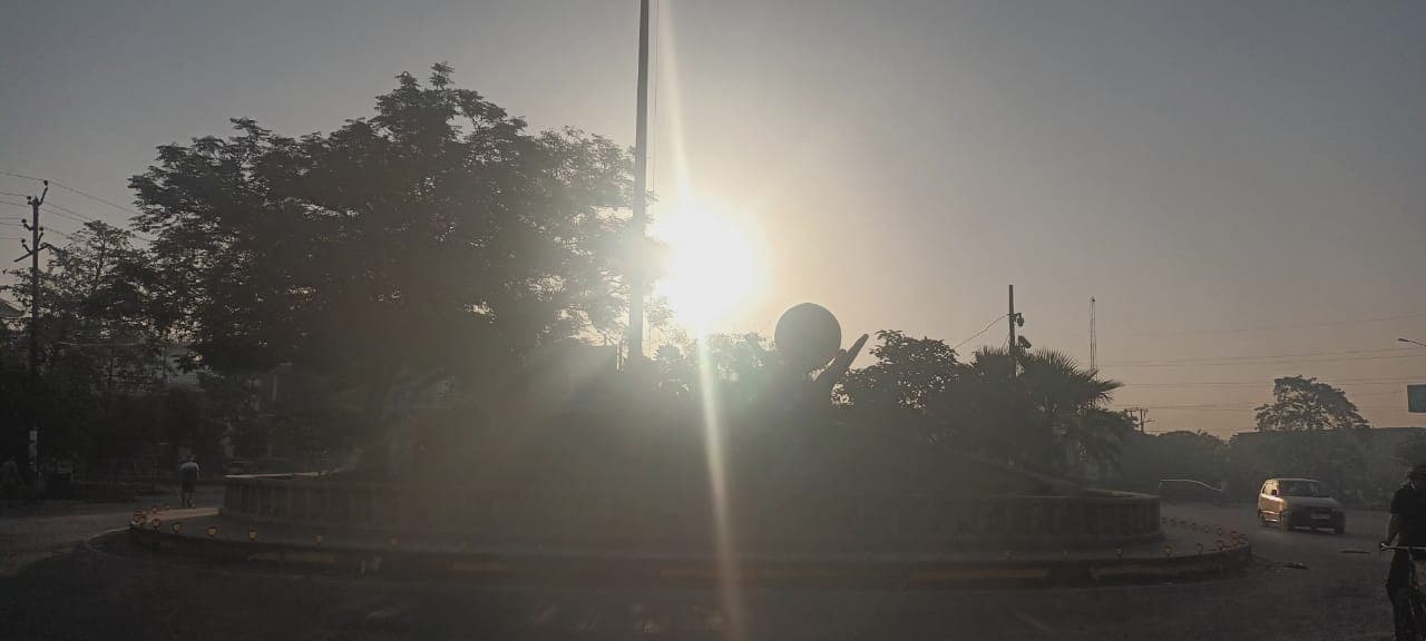 UP Weather Forecast: यूपी में गर्मी के तेवर हुए तल्ख, तापमान 40 के पार, 15 अप्रैल के बाद मिलेगी मामूली राहत UP Weather Forecast: यूपी में गर्मी के तेवर हुए तल्ख, तापमान 40 के पार, 15 अप्रैल के बाद मिलेगी मामूली राहत