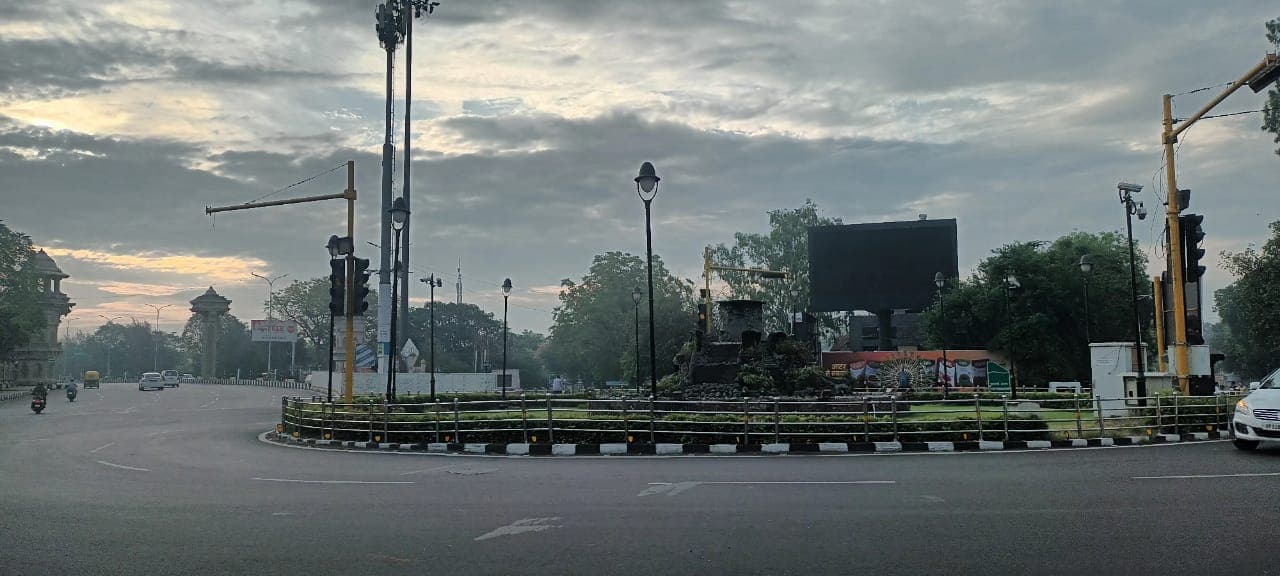 Lucknow Weather Update Video: लखनऊ में बादलों के बीच मौसम हुआ खुशनुमा, जानें प्रमुख शहरों का वेदर अपडेट