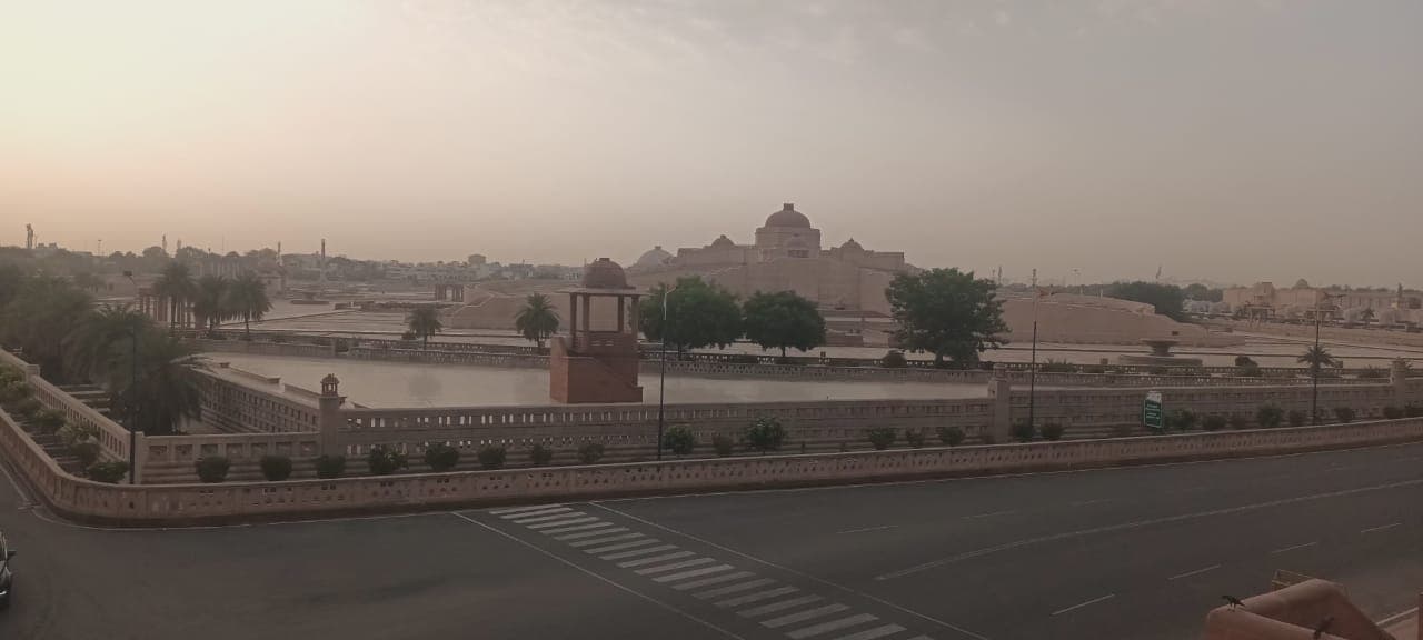 UP Weather Update: पश्चिमी यूपी में आंधी का कहर, तेज हवाएं अभी और करेंगी परेशान, जानें कब होगी बारिश