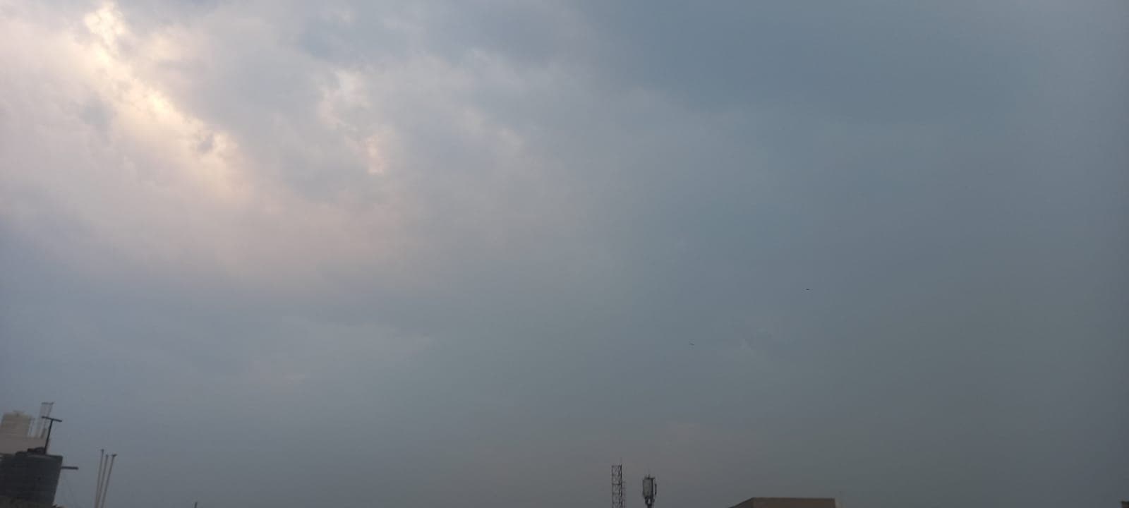 Lucknow Weather Update Video: तेज हवा और हल्की बारिश से सुबह की हुई शुरुआत, जानें अपने शहर के मौसम का हाल