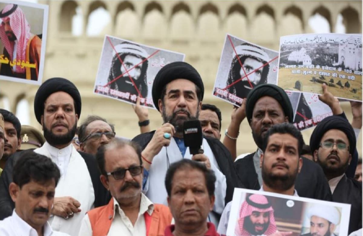 UP News: लखनऊ में नमाज़ के बाद आसिफ़ी मस्जिद में सऊदी हुकूमत के खिलाफ प्रदर्शन, मौलाना कल्बे जवाद ने की निंदा