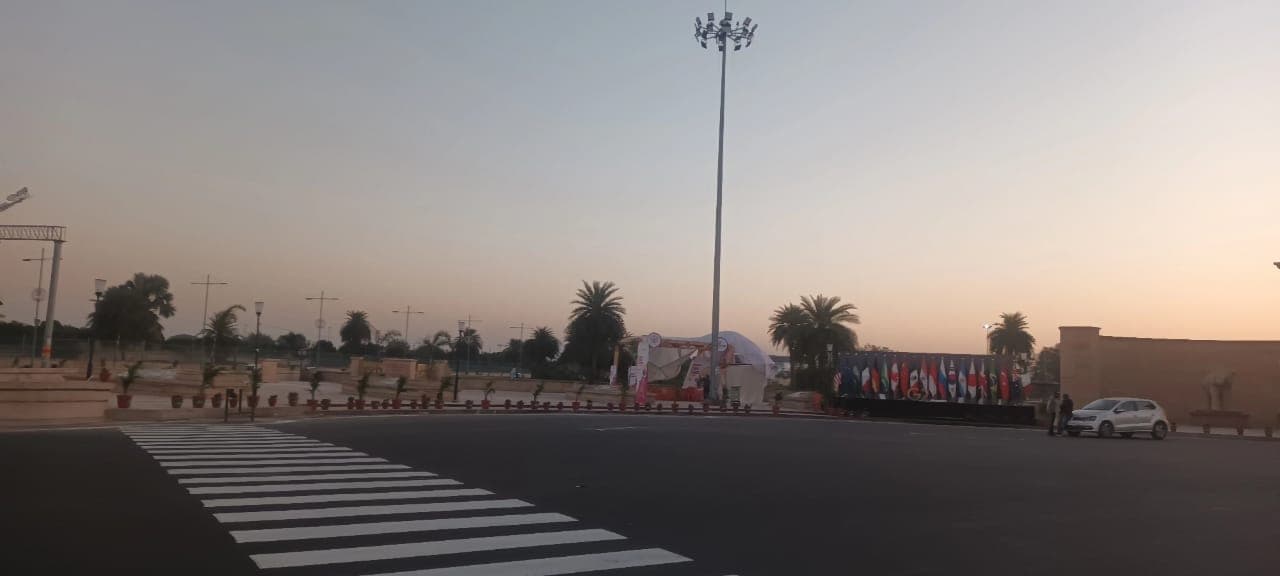 UP Weather Forecast: बर्फीली हवाओं ने गिराया पारा, धूप के तेवर पड़े ढीले, जानें  कैसा रहेगा आपके शहर का मौसम