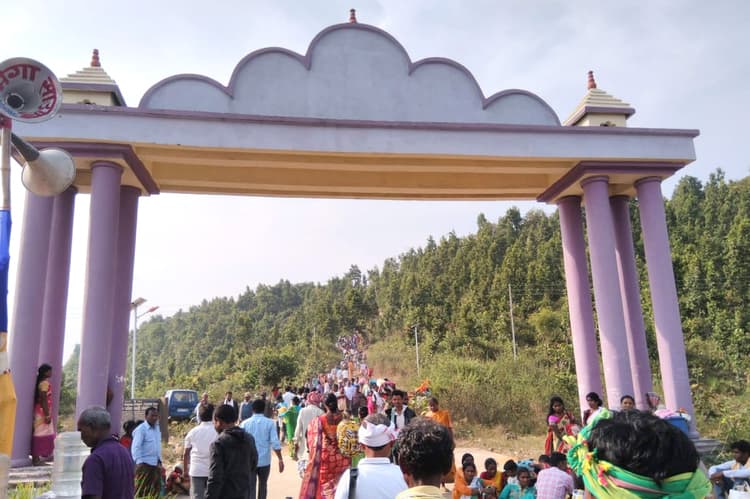 लुगुबुरु घांटाबाड़ी धोरोमगाढ़ में हैं संतालियों की जड़ें, यहीं बने थे सारे रीति-रिवाज, कोरोना के कारण अंतर्राष्ट्रीय सरना महाधर्म सम्मेलन स्थगित