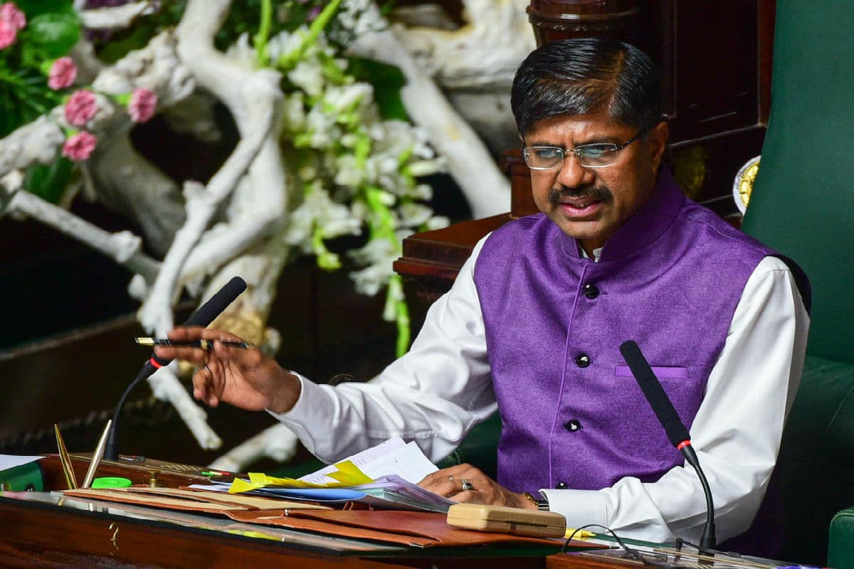 कर्नाटक विधानसभा के डिप्टी स्पीकर ने अविश्वास प्रस्ताव आने से पहले दिया इस्तीफा